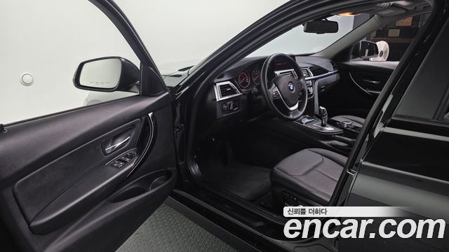 BMW 3-Series 2017 — photo 10