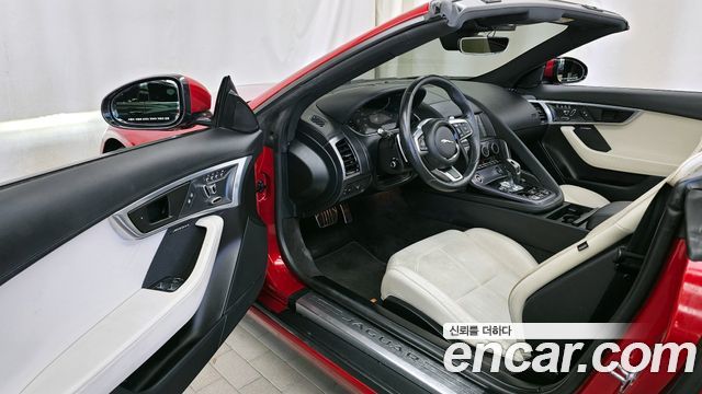 Jaguar F-TYPE 2021 — photo 10