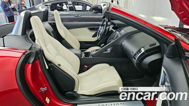 Jaguar F-TYPE 2021 — photo 11