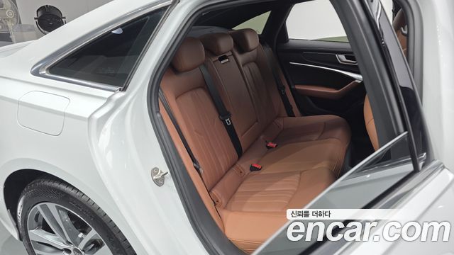 Audi A6 2021 — photo 12