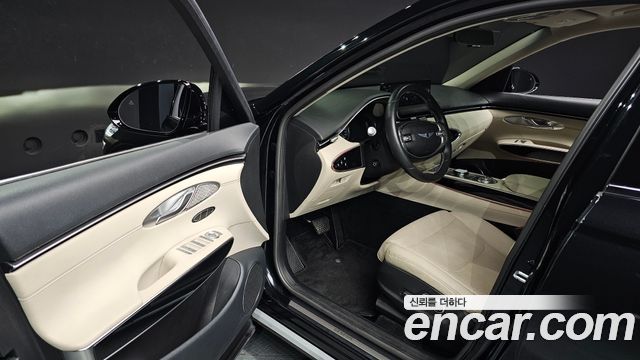 Genesis GV70 2021 — photo 11