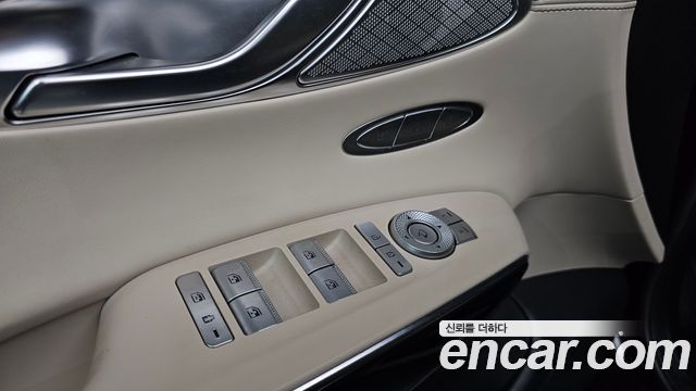 Genesis GV70 2021 — photo 17