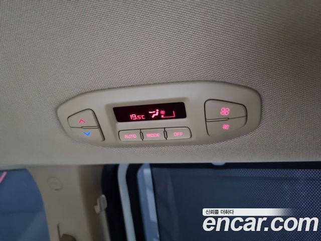 Kia Canival 2016 — photo 12
