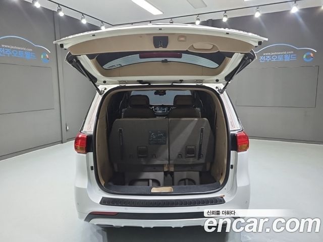 Kia Canival 2016 — photo 18