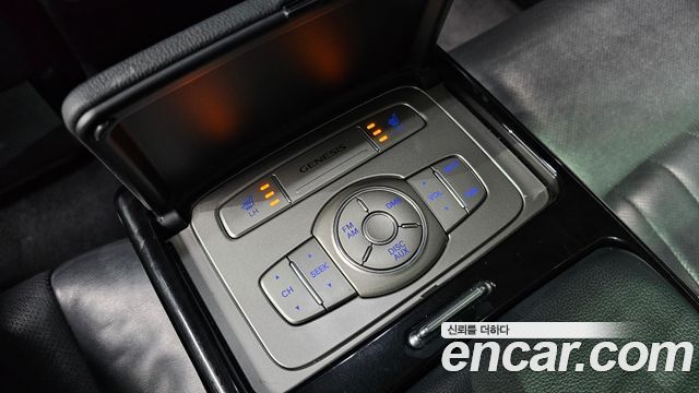 Hyundai Genesis 2012 — photo 18