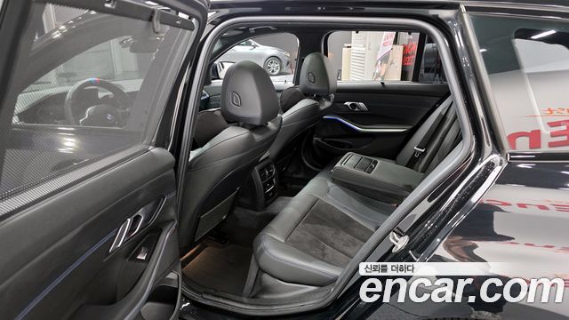 BMW 3-Series 2021 — photo 11