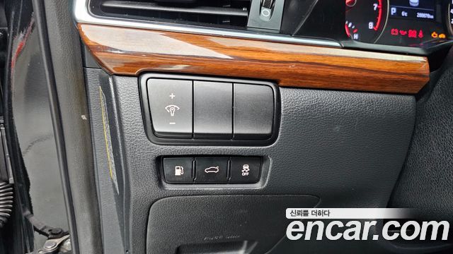 Kia K7 2016 — photo 18