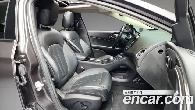 Chrysler 200 2015 — photo 11