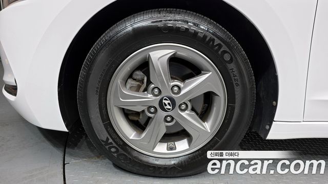 Hyundai AVANTE 2017 — photo 5