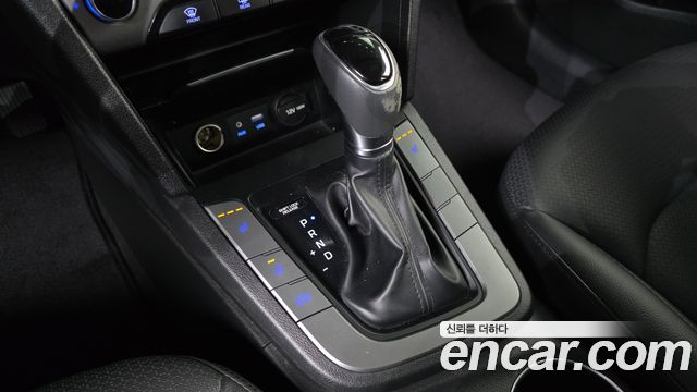 Hyundai AVANTE 2017 — photo 9