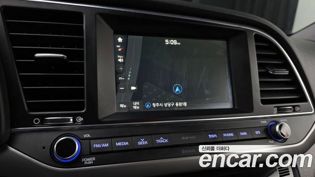 Hyundai AVANTE 2017 — photo 13