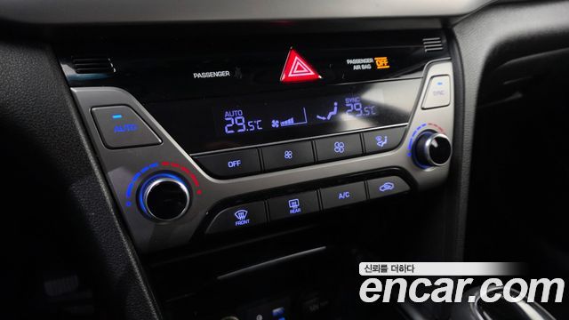 Hyundai AVANTE 2017 — photo 15