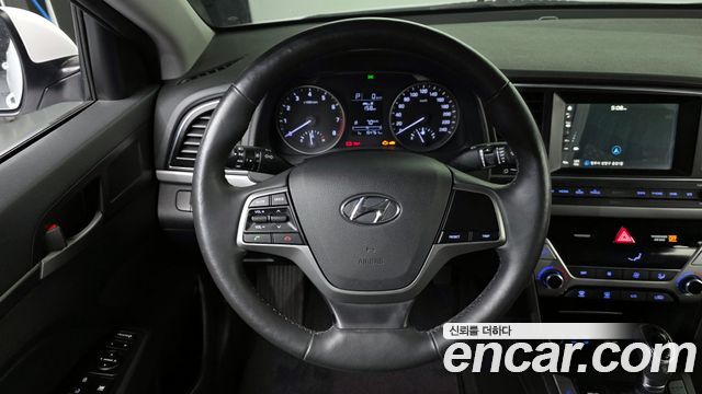Hyundai AVANTE 2017 — photo 17