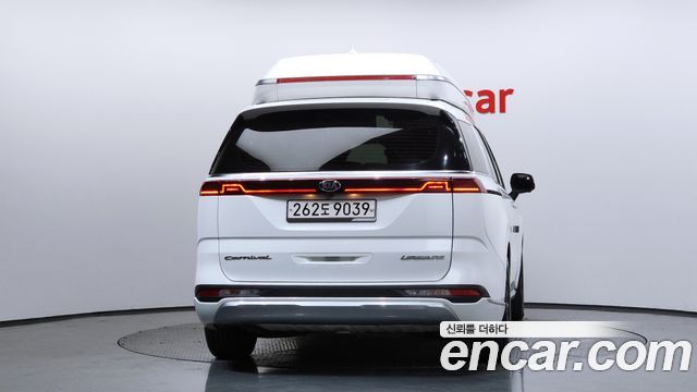Kia Canival 2021 — photo 4