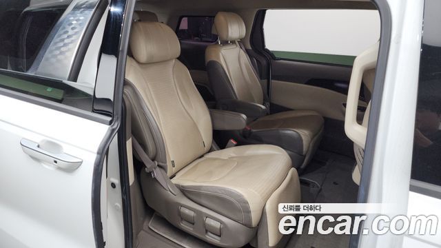 Kia Canival 2021 — photo 12