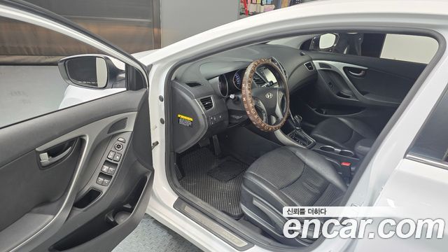 Hyundai AVANTE 2016 — photo 10