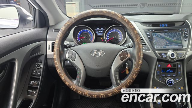 Hyundai AVANTE 2016 — photo 13