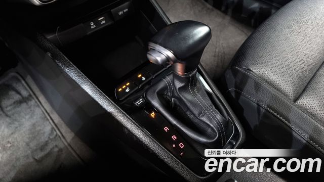 Kia Stonic 2018 — photo 9