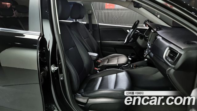 Kia Stonic 2018 — photo 10
