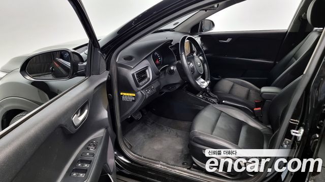 Kia Stonic 2018 — photo 11