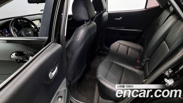 Kia Stonic 2018 — photo 12