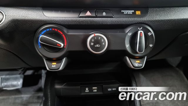 Kia Stonic 2018 — photo 20