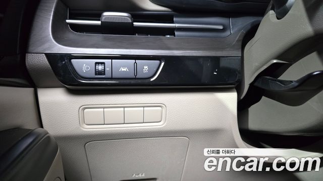 Kia Canival 2022 — photo 16
