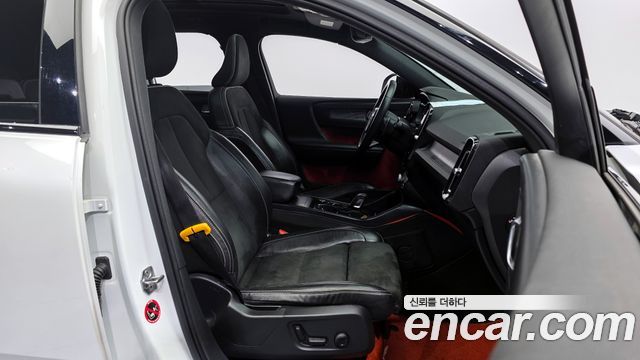 Volvo XC40 2019 — photo 10
