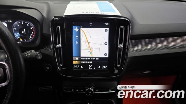 Volvo XC40 2019 — photo 13