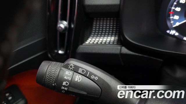 Volvo XC40 2019 — photo 17