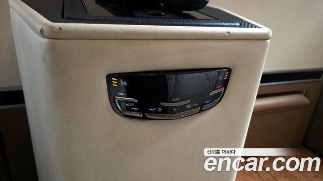 Cadillac Escalade 2017 — photo 18