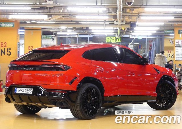 Lamborghini Urus 2025 — photo 4