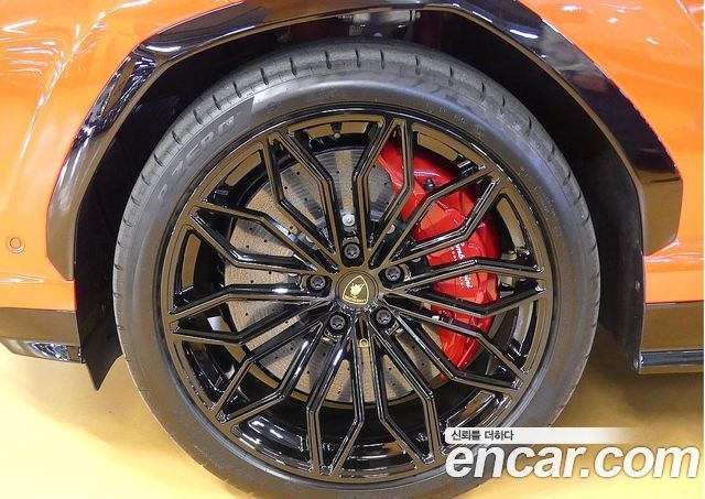 Lamborghini Urus 2025 — photo 10