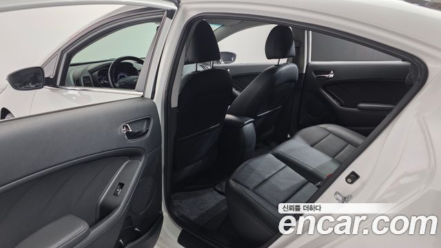 Kia K3 2013 — photo 17