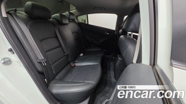 Kia K3 2013 — photo 18