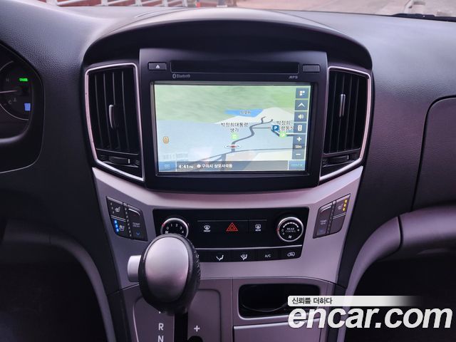 Hyundai Starex 2018 — photo 11
