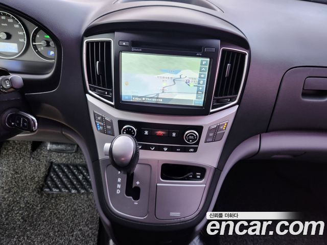 Hyundai Starex 2018 — photo 12