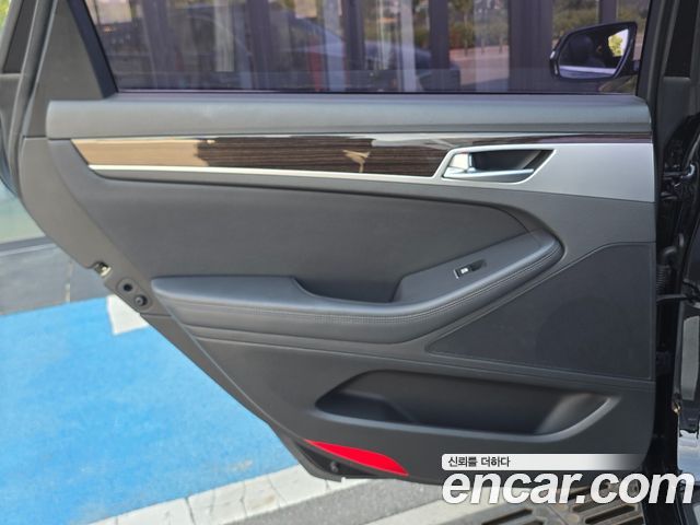Genesis G80 2018 — photo 11