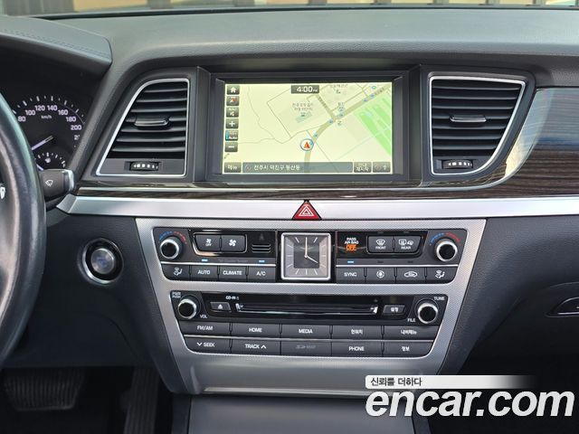 Genesis G80 2018 — photo 13