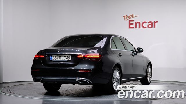 Mercedes-Benz E-Class 2021 — photo 2