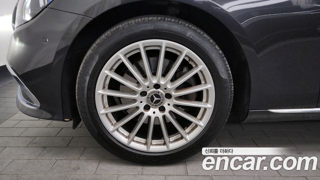 Mercedes-Benz E-Class 2021 — photo 5