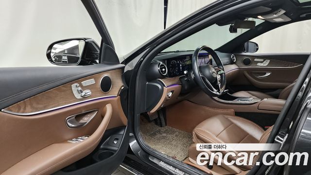 Mercedes-Benz E-Class 2021 — photo 10