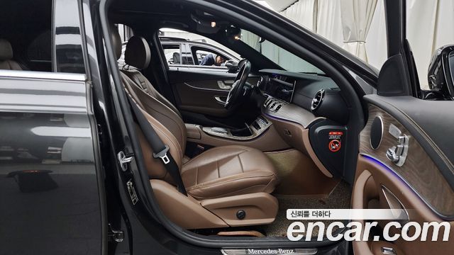 Mercedes-Benz E-Class 2021 — photo 11