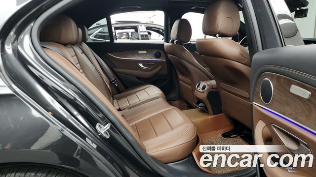 Mercedes-Benz E-Class 2021 — photo 12