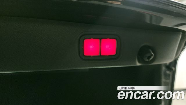 Mercedes-Benz E-Class 2021 — photo 16