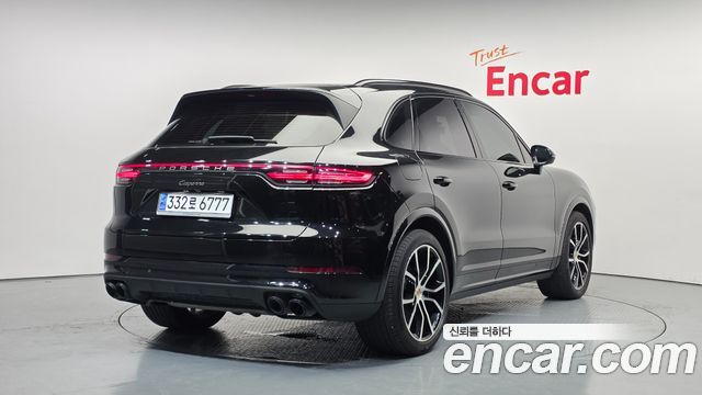 Porsche Cayenne 2023 — photo 2