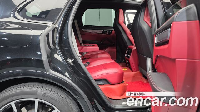 Porsche Cayenne 2023 — photo 12