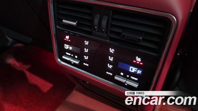 Porsche Cayenne 2023 — photo 18