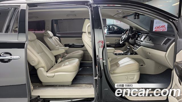 Kia Canival 2019 — photo 10