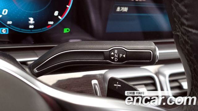 Mercedes-Benz GLE-Class 2023 — photo 9